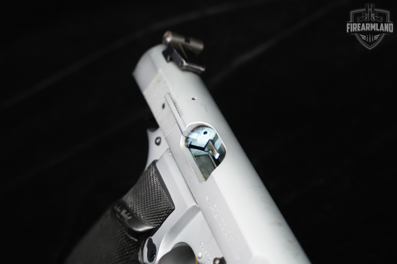 Browning Hi-Power Silver Chrome 9mm 4.625" BHP +3 MAGS-img-11