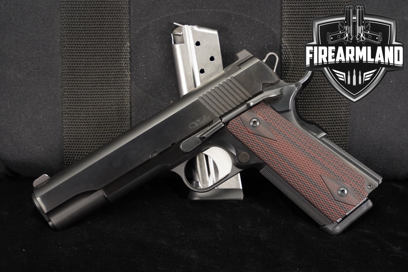 Dan Wesson Valor 9mm Luger Black in Very Good Condition Thumbnail