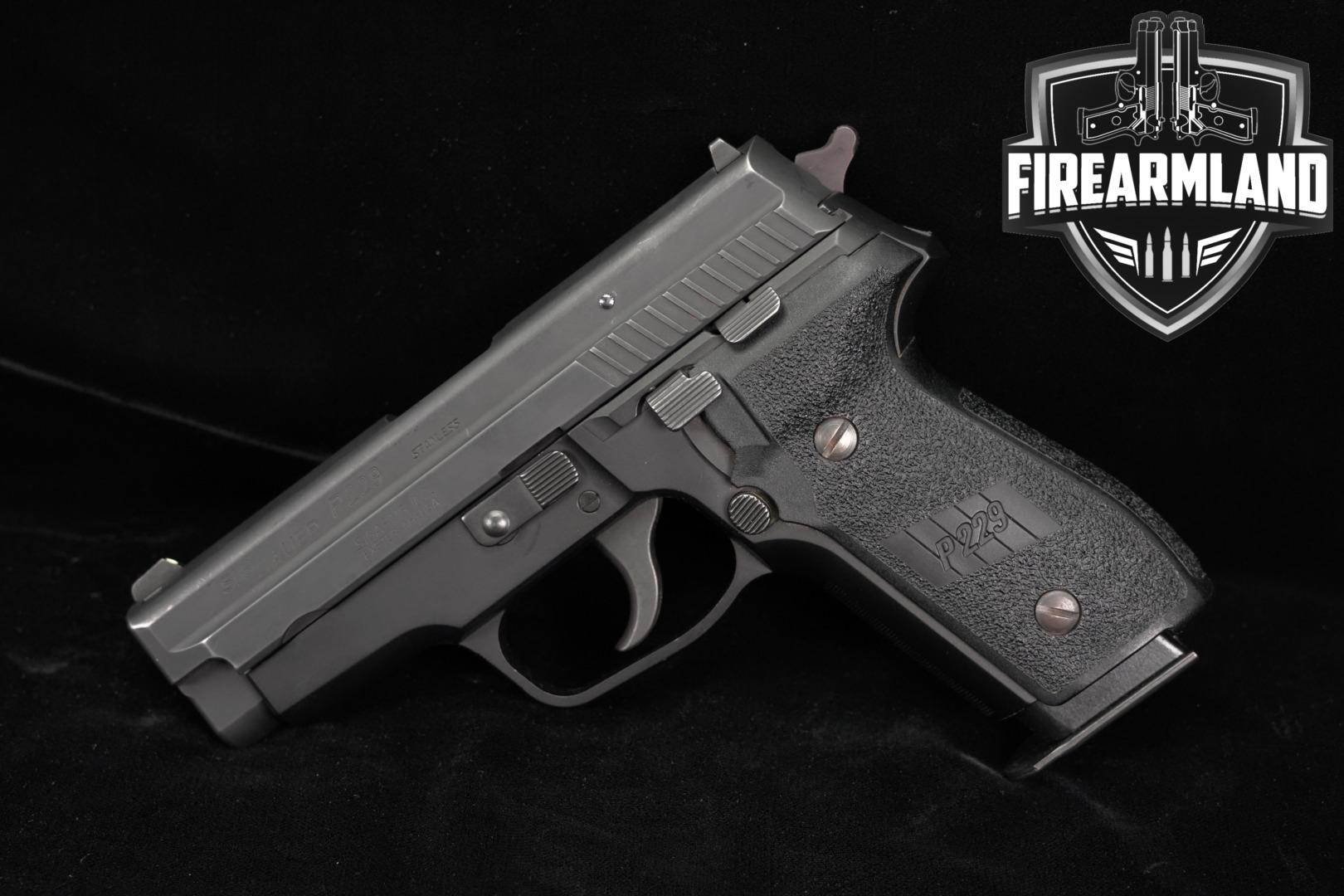 Sig Sauer P229 .40 S&W Black in Very Good Condition Thumbnail