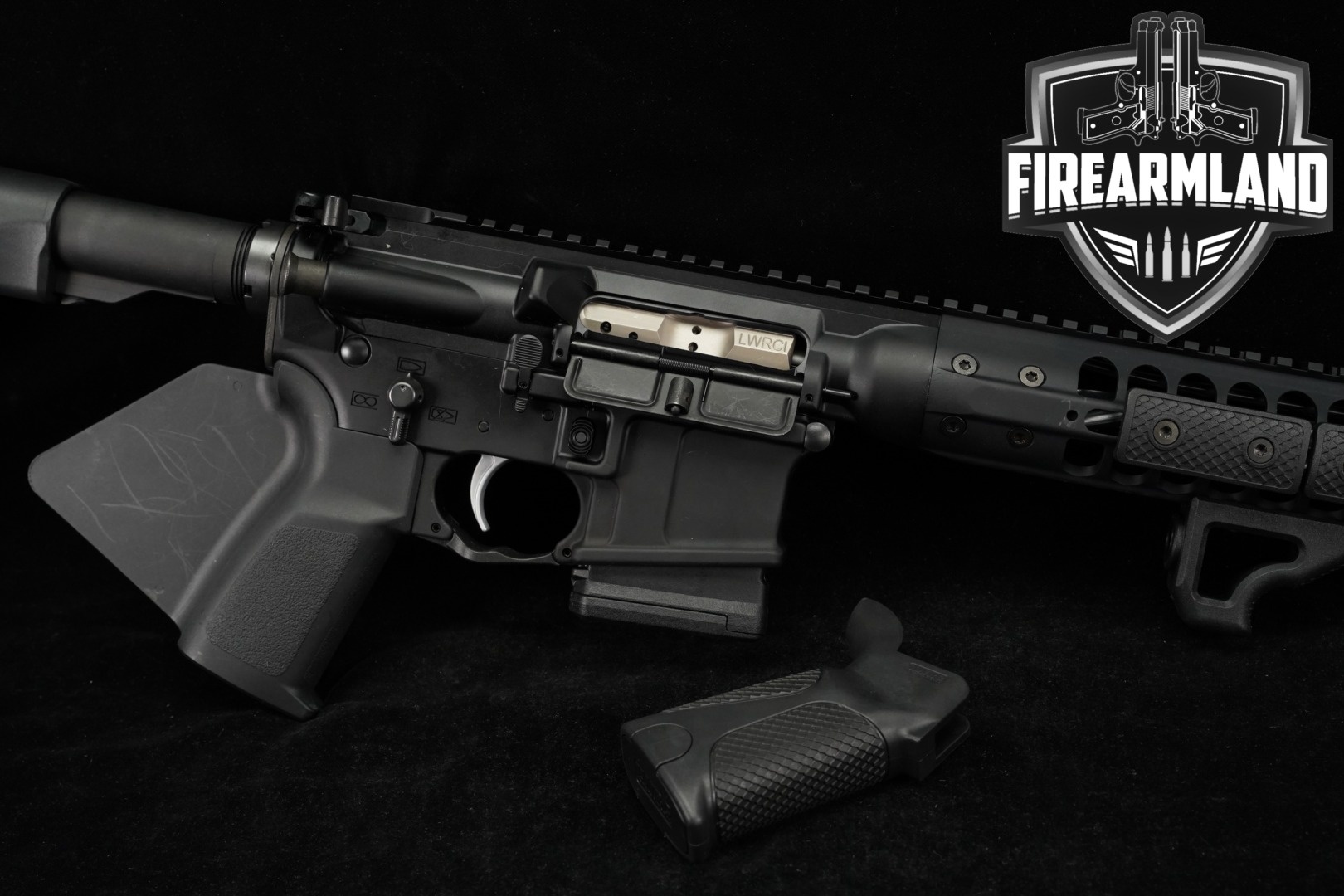 LWRC International IC-DI 5.56mm NATO Black in Excellent Condition Thumbnail