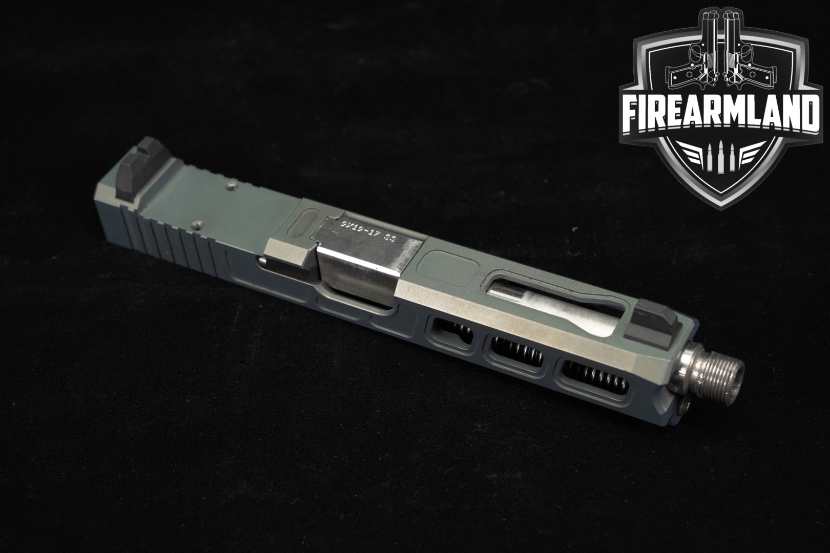 Aftermarket Glock 17 Slide Threaded Barrel 9mm Luger in Good Condition Thumbnail