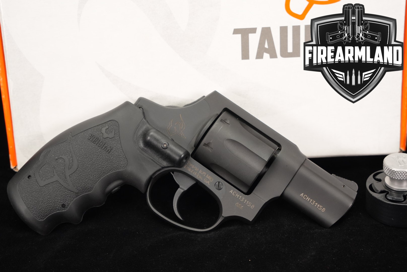 Taurus 856 Concealed Hammer (CH) .38 Spl. Black in Good Condition Thumbnail