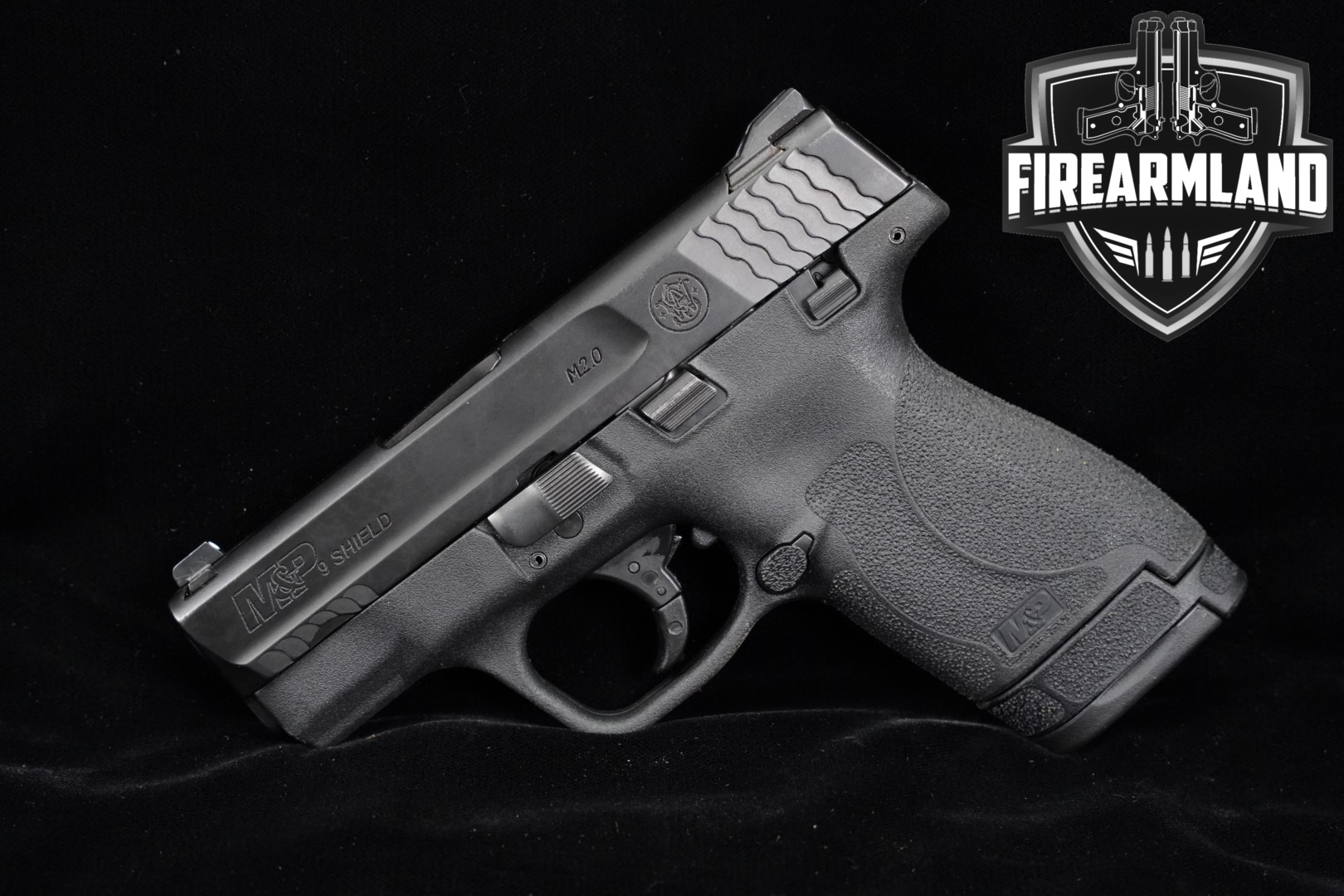 Smith & Wesson (S&W) M&P9 Shield M2.0, No Thumb Safety 9mm Luger Black in Excellent Condition Thumbnail