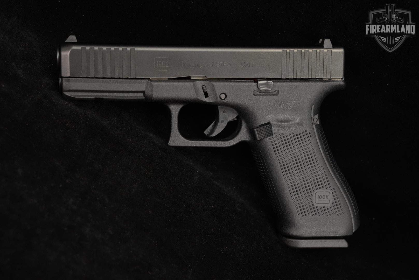 Glock 17 Gen5 G17 Gen 5 9mm 4.49 +3 MAGS & ORIG CASE-img-3