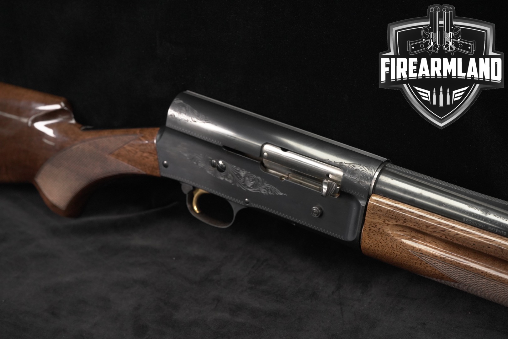 1975 Browning Auto-5 Light Twelve 12 Gauge Blued & Walnut in Good Condition Thumbnail