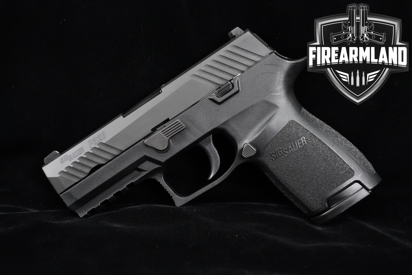 Sig Sauer P320 Compact 9mm Luger Black in Very Good Condition Thumbnail