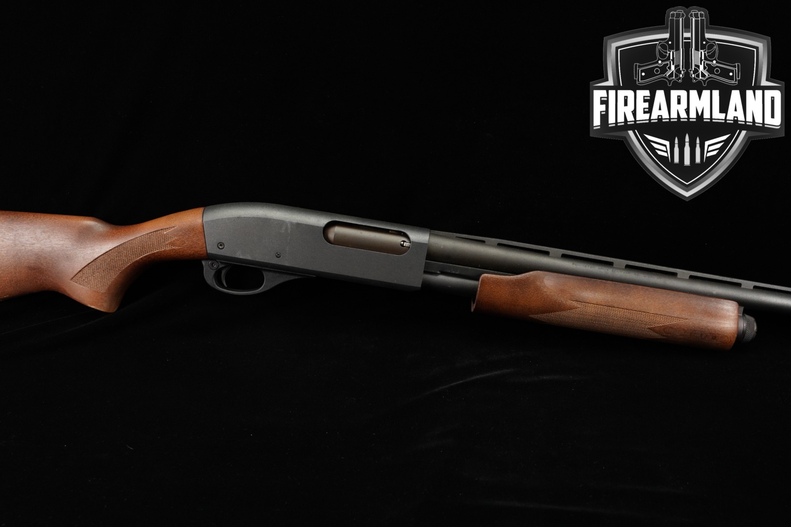 Remington Model 870 Express Magnum 20 Gauge Blued & Hardwood in Good Condition Thumbnail
