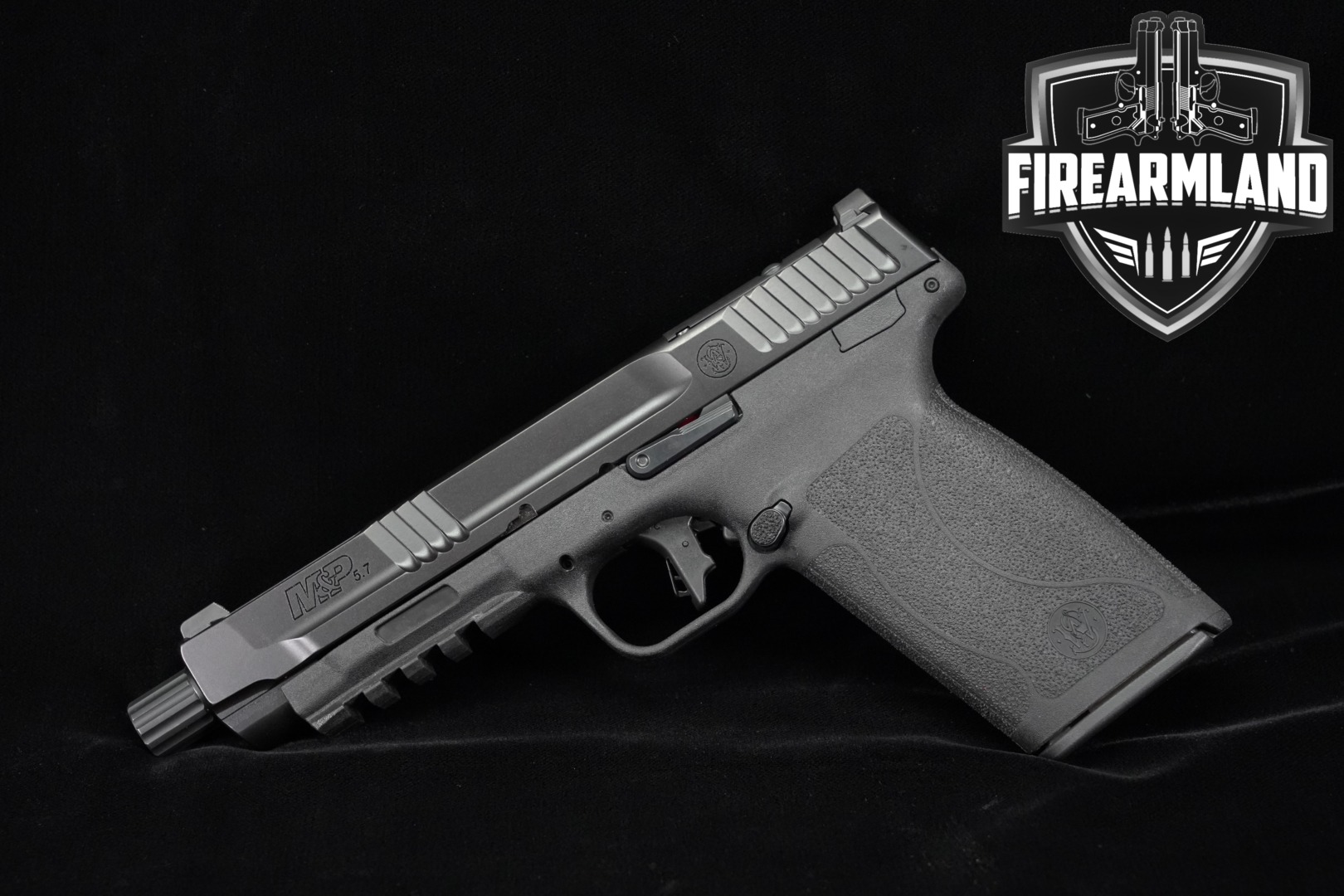 Smith & Wesson (S&W) M&P 5.7 No Thumb Safety (NTS) 5.7X28mm Black in Excellent Condition Thumbnail