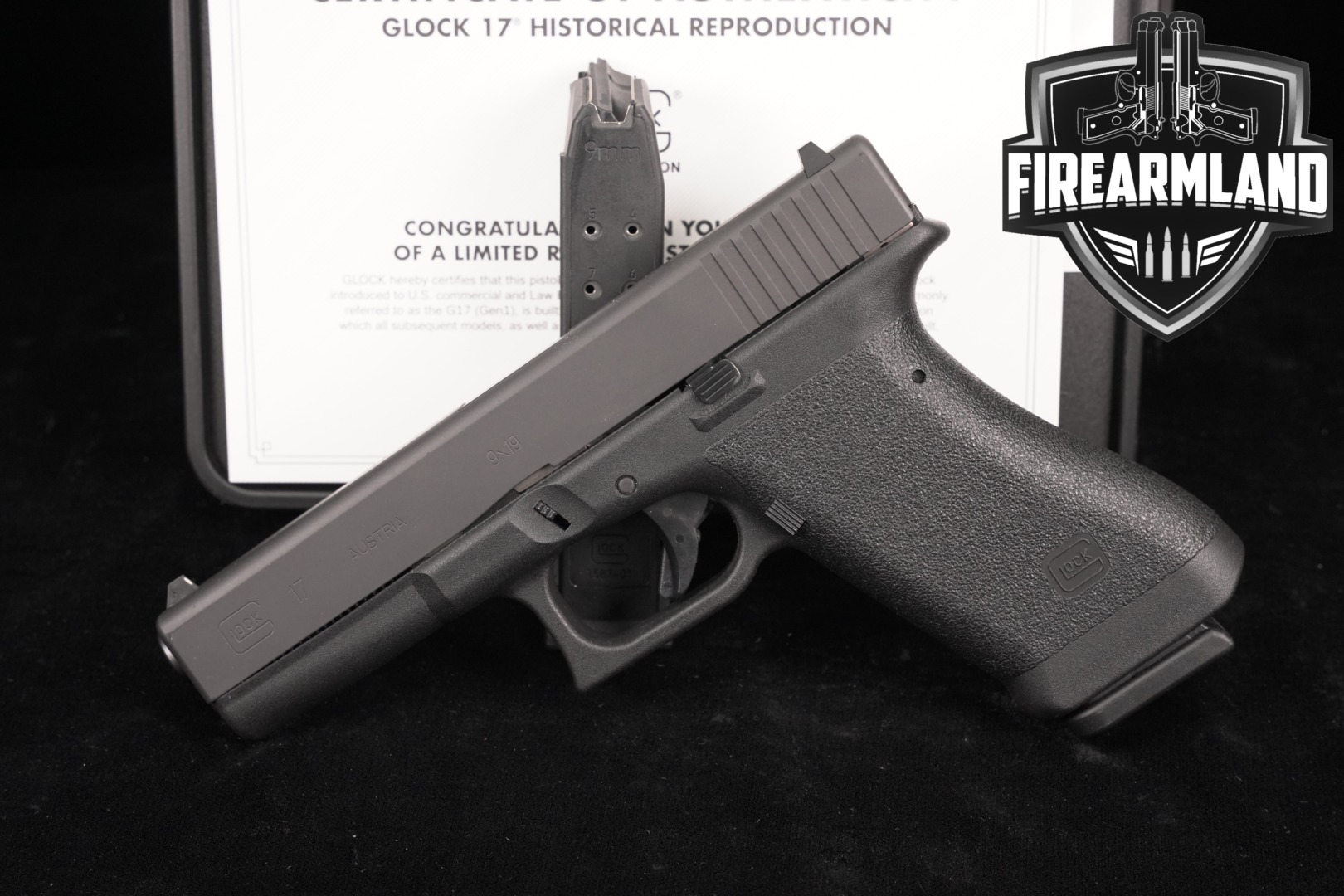 Glock G17 Gen1 Classic, Lipsey's Exclusive 9mm Luger Black in Very Good Condition Thumbnail