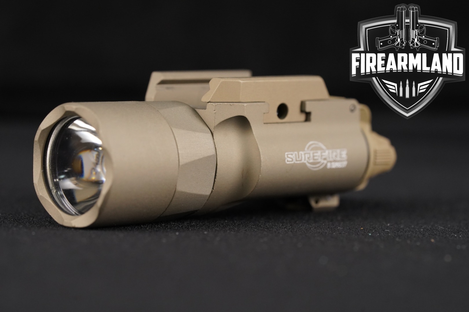 SureFire X300 U-B in Very Good Condition Thumbnail