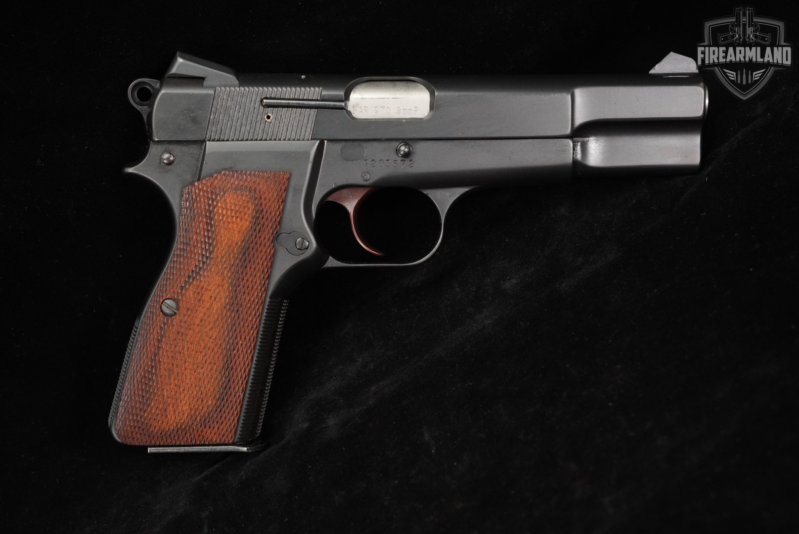 1969-1970 Browning Hi-Power T-Series 9mm 4.625 Blued BHP +2 MAGS-img-4