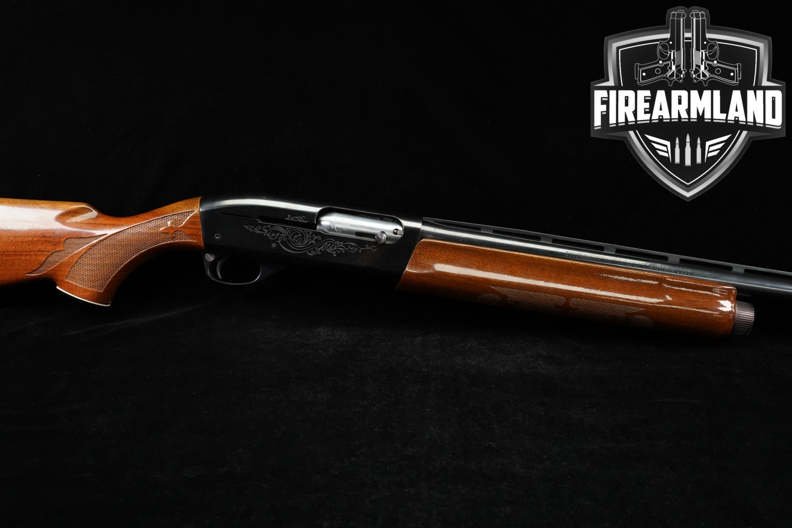 Remington Model 1100 12 Gauge High-Polish Blued & Wood in Good Condition Thumbnail