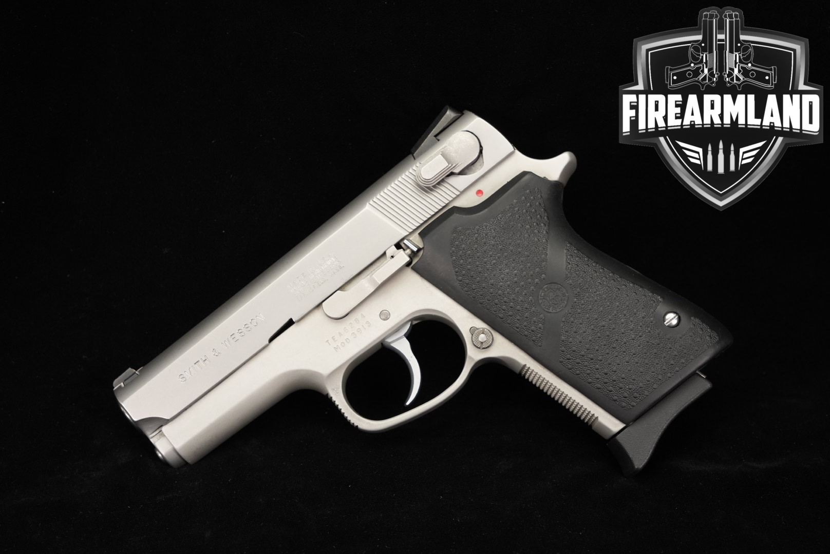 Smith & Wesson (S&W) Model 3913 9mm Luger Stainless in Good Condition Thumbnail