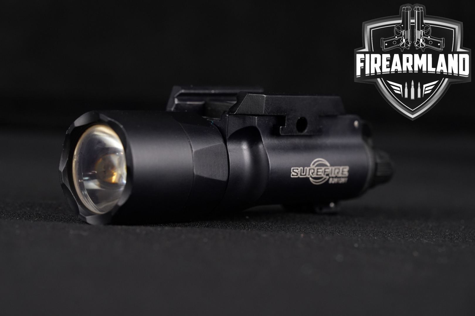 SureFire X300U-B in Very Good Condition Thumbnail