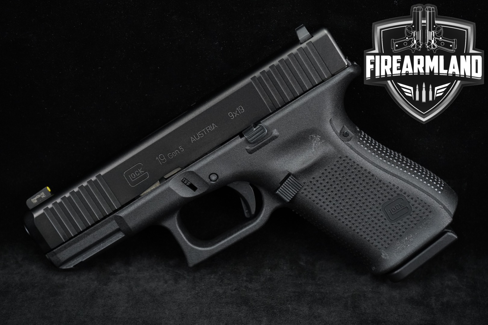 Glock 19 Gen5 FS AmeriGlo Night Sights 9mm Luger Black in Excellent Condition Thumbnail