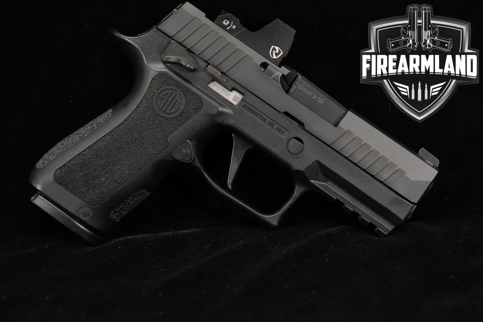 Sig Sauer P320 Compact 9mm Luger Black in Good Condition Thumbnail
