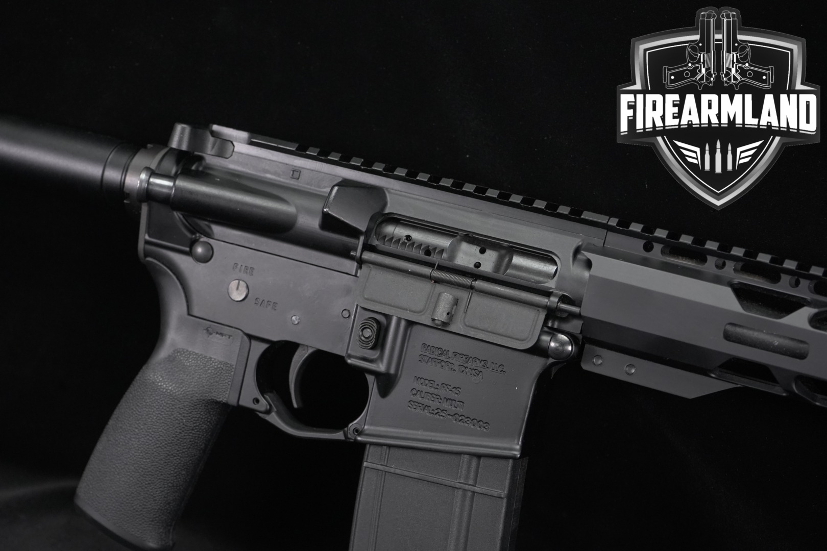 Radical Firearms (RF) RF-15 .300 AAC Blackout (7.62x35mm) Black in Good Condition Thumbnail