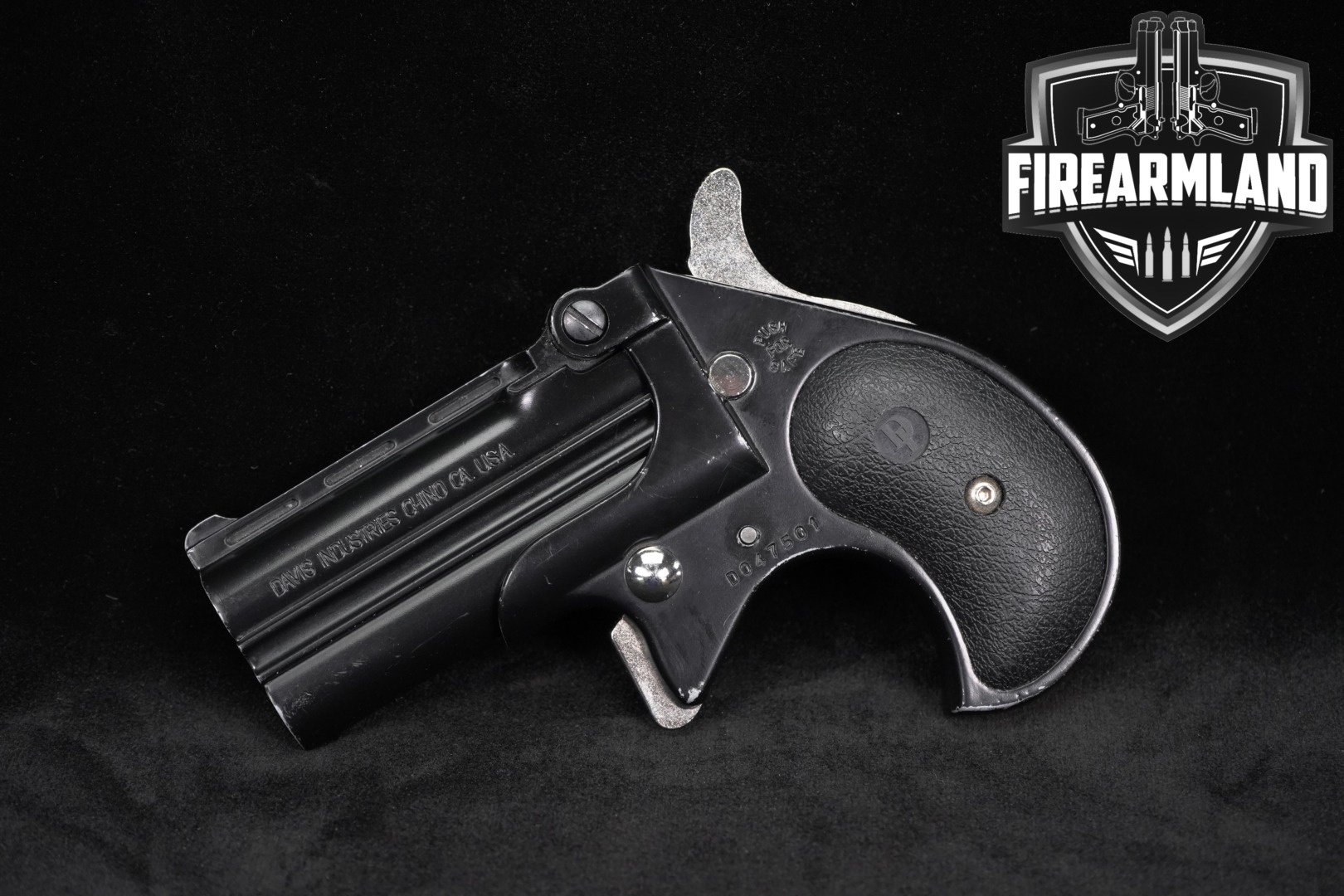Davis Industries Model D38 Derringer .38 Spl. Black in Good Condition Thumbnail