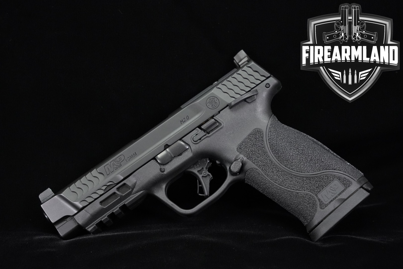 Smith & Wesson (S&W) M&P 10MM M2.0, Optics Ready, Thumb Safety 10mm Black in Excellent Condition Thumbnail