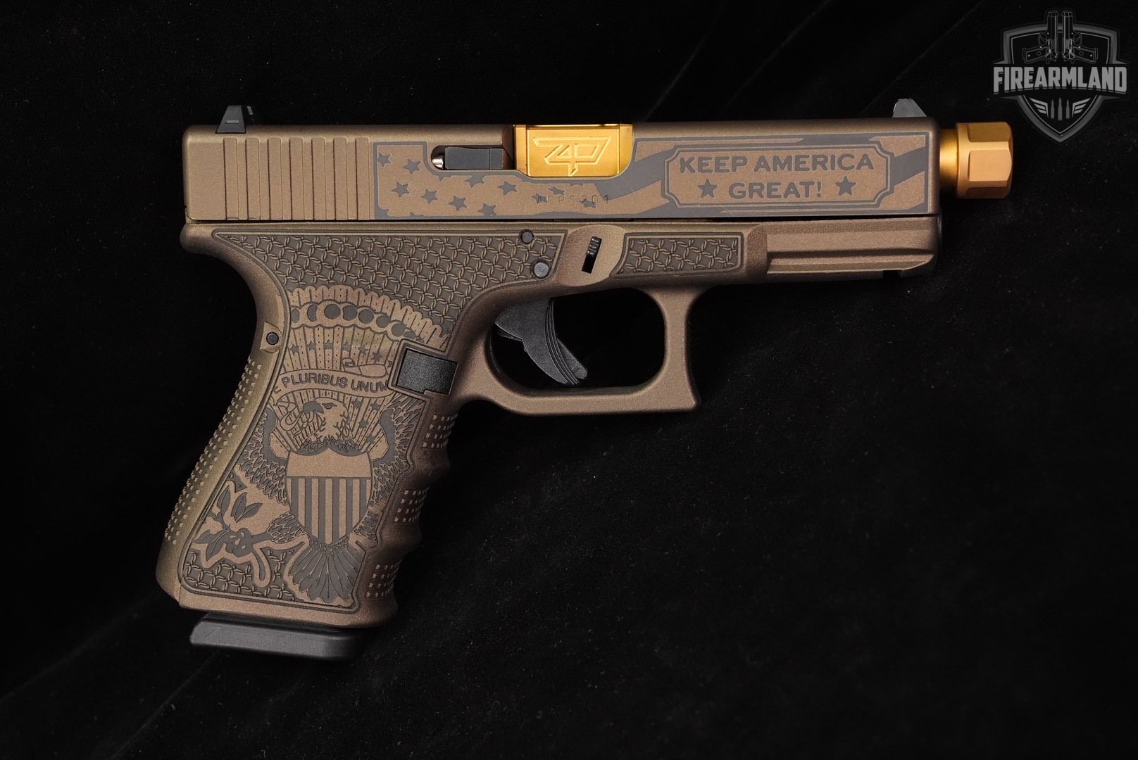 Glock 19 Gen4 G19 Gen 4 TRUMP 45th 9mm THREADED +2 MAGS & ORIG CASE-img-4