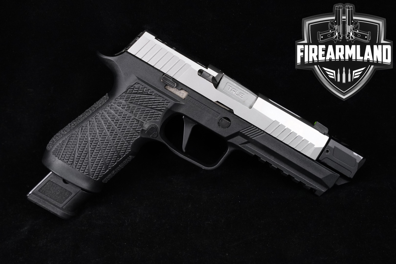 Sig Sauer P320 X-Series XCarry 9mm Luger Stainless in Very Good Condition Thumbnail