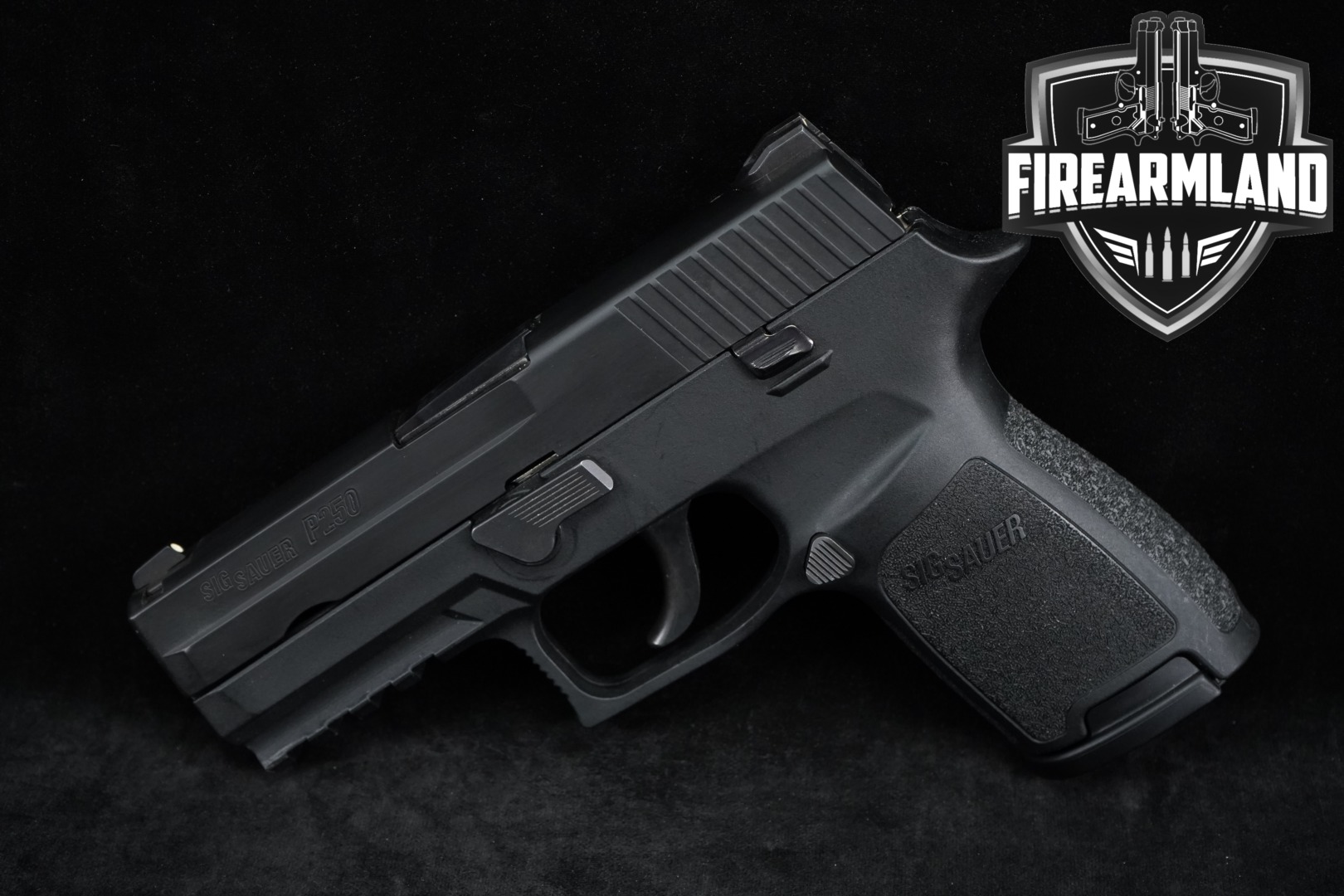 Sig Sauer P250 Compact .40 S&W Black in Good Condition Thumbnail