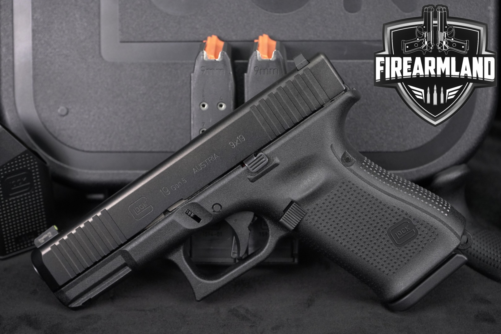 Glock G19 Gen5; AmeriGlo Ultimate Carry Sights 9mm Luger Black in Excellent Condition Thumbnail