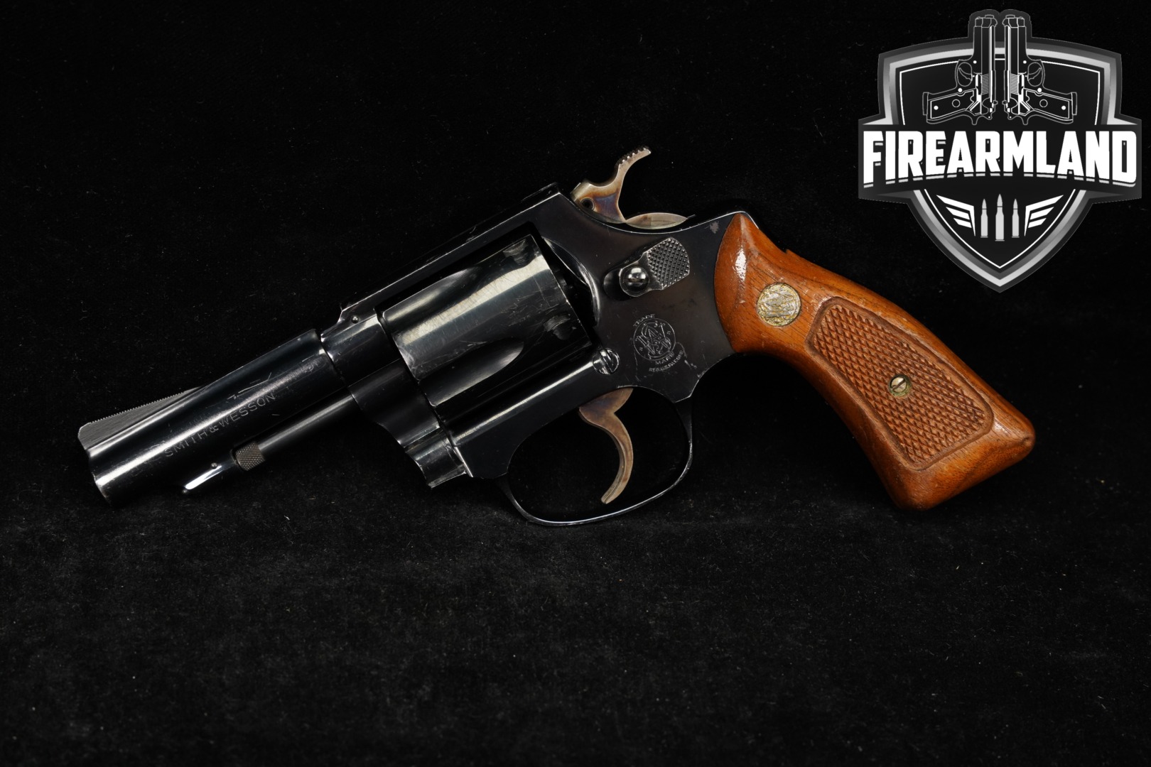1969-1970 Smith & Wesson (S&W) Model 36 Chiefs Special, No Dash .38 Spl. Blued in Good Condition Thumbnail