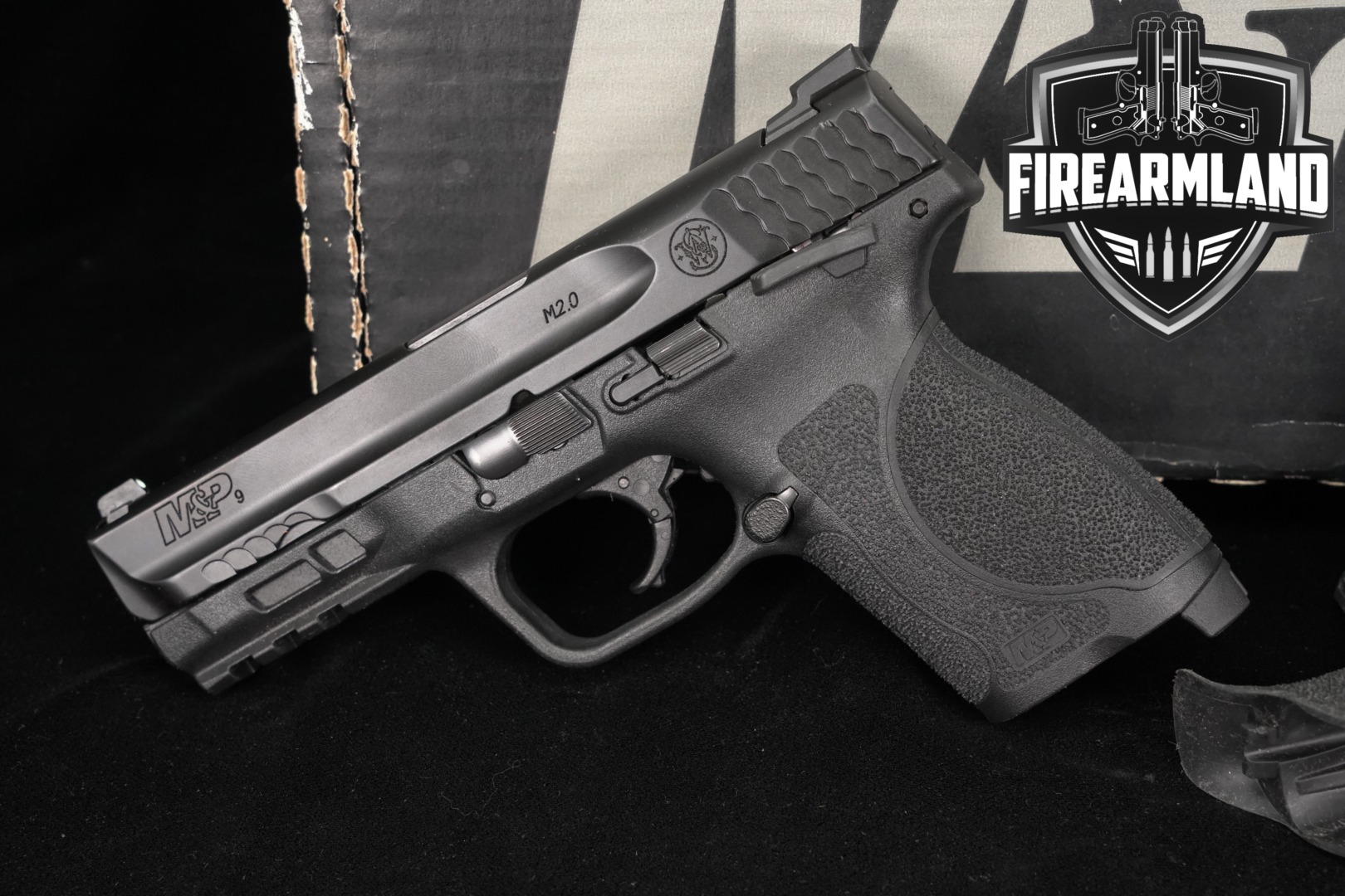 Smith & Wesson (S&W) M&P9 M2.0 Compact, No Thumb Safety 9mm Luger Black in Excellent Condition Thumbnail