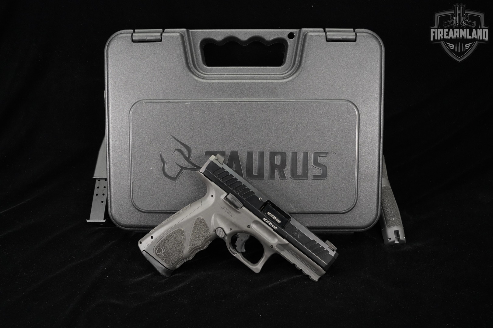 Taurus TS9 9mm 4" Two-Tone Black & Grey TS-9 +2 MAGS & ORIG CASE-img-2