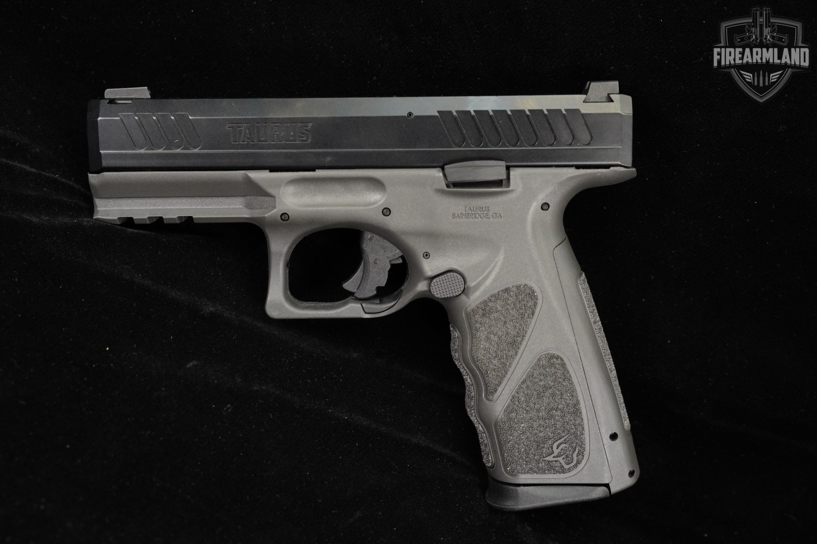 Taurus TS9 9mm 4" Two-Tone Black & Grey TS-9 +2 MAGS & ORIG CASE-img-4
