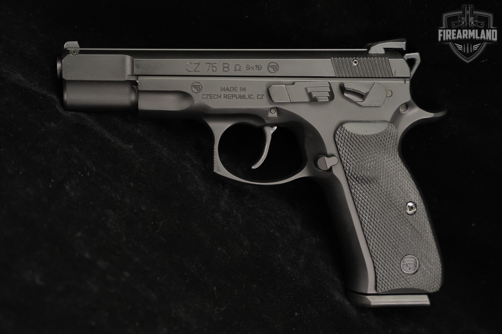 CZ 75 B Omega 9mm 4.6" CZ75B CZ75 75B +3 MAGS & ORIG CASE-img-3