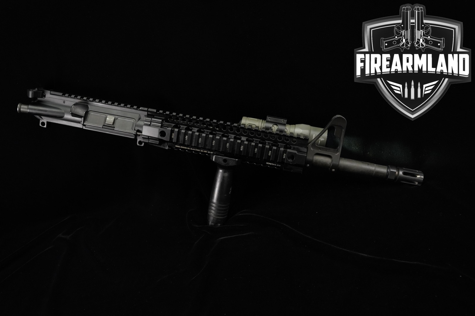 Daniel Defense M4V2 Upper Receiver 14.5" 5.56 NATO 5.56mm NATO (.223 Rem.) in Very Good Condition Thumbnail