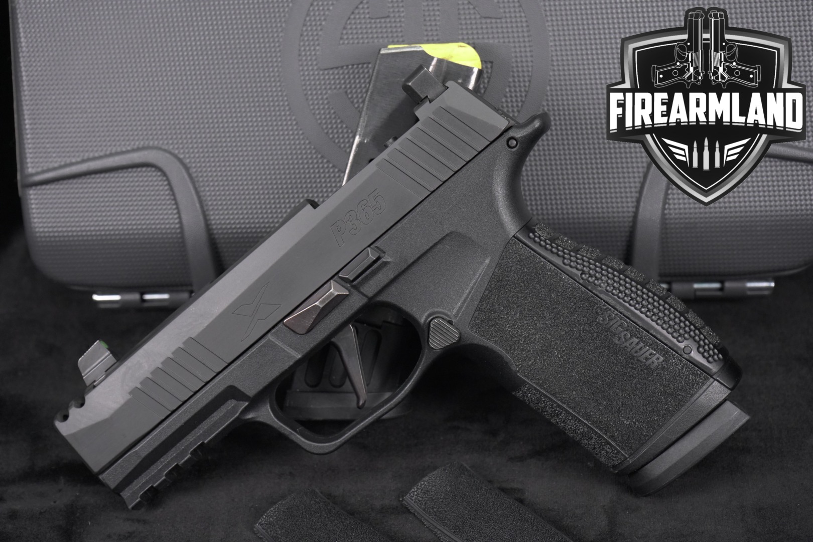 Sig Sauer P365-XMACRO Comp 9mm Luger Black in Very Good Condition Thumbnail