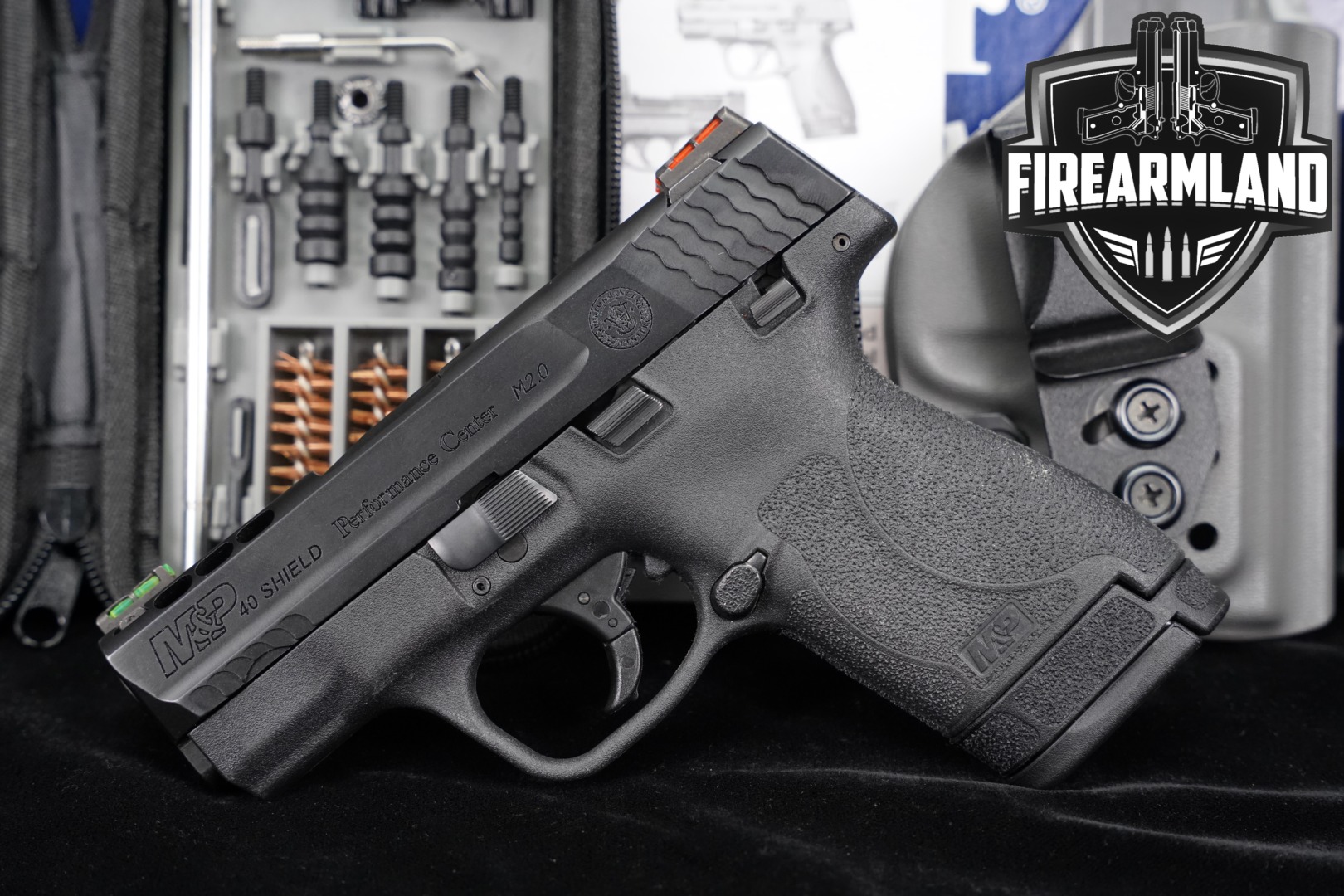Smith & Wesson (S&W) M&P40 Shield Performance Center M2.0 Ported No Thumb Safety .40 S&W Black in Excellent Condition Thumbnail