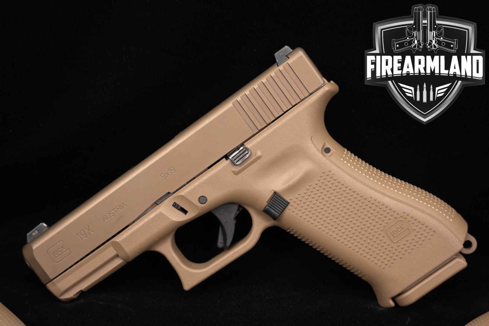 Glock 19X 9mm Luger Coyote Tan in Excellent Condition Thumbnail