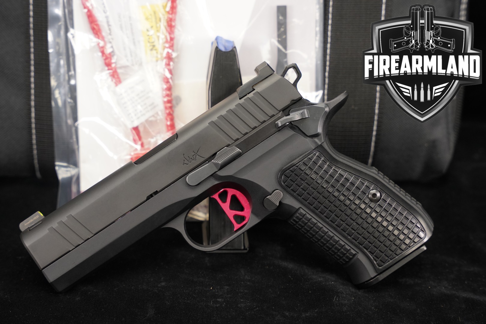 Dan Wesson DWX Compact 9mm Luger Black in Very Good Condition Thumbnail
