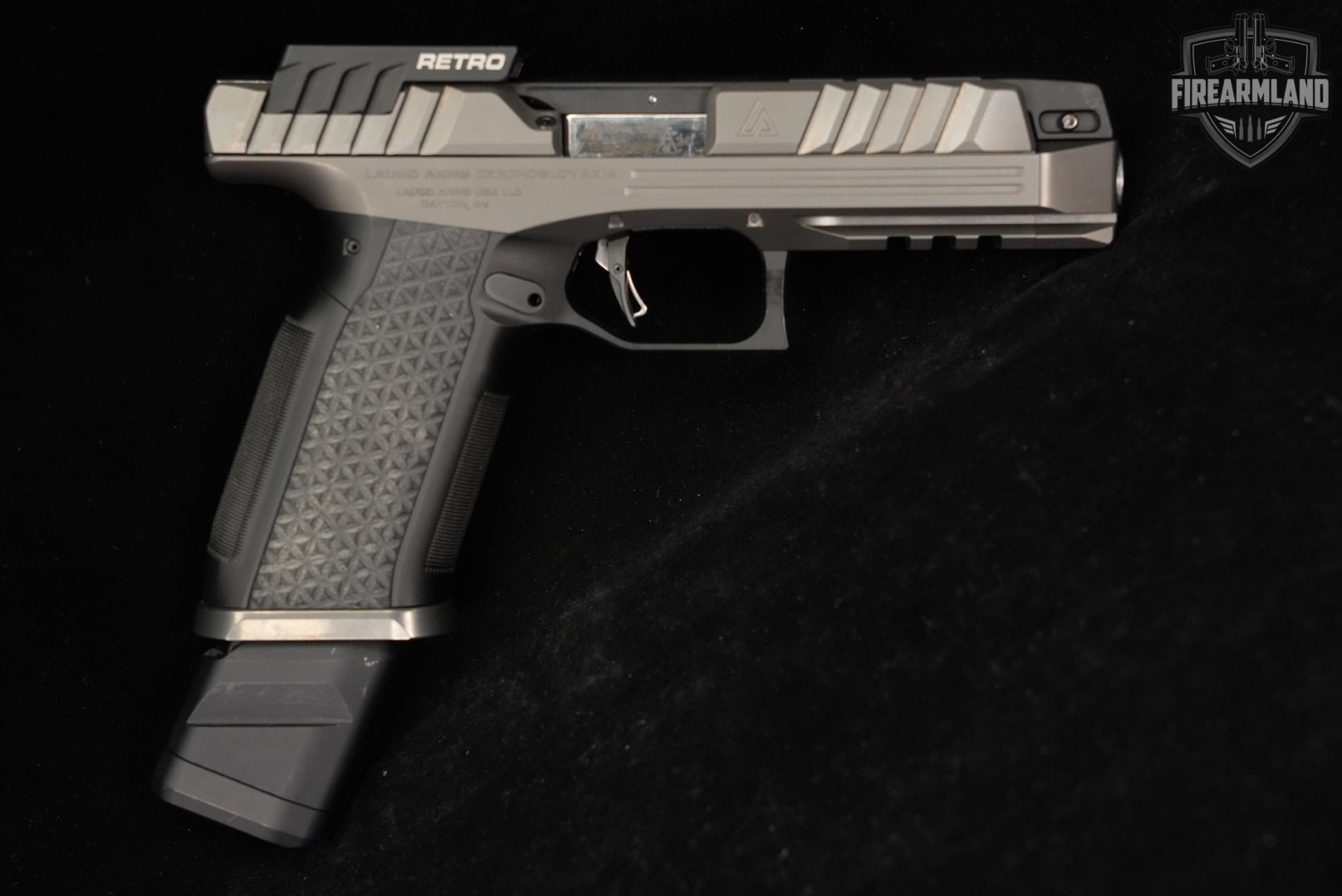 LAUGO ARMS Alien Creator Evolution Retro 9mm 4.8" +6 MAGS & ORIG CASE-img-4
