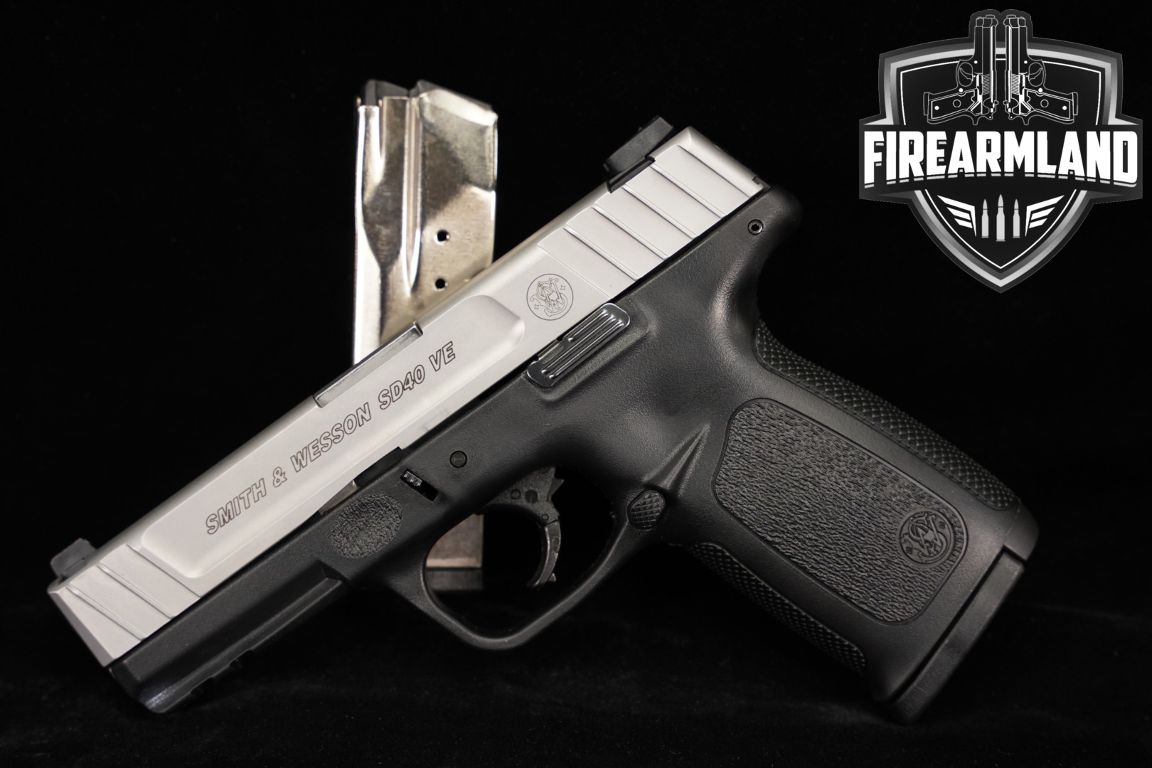 Smith & Wesson (S&W) SD40 VE .40 S&W Two-Tone Stainless in Very Good Condition Thumbnail