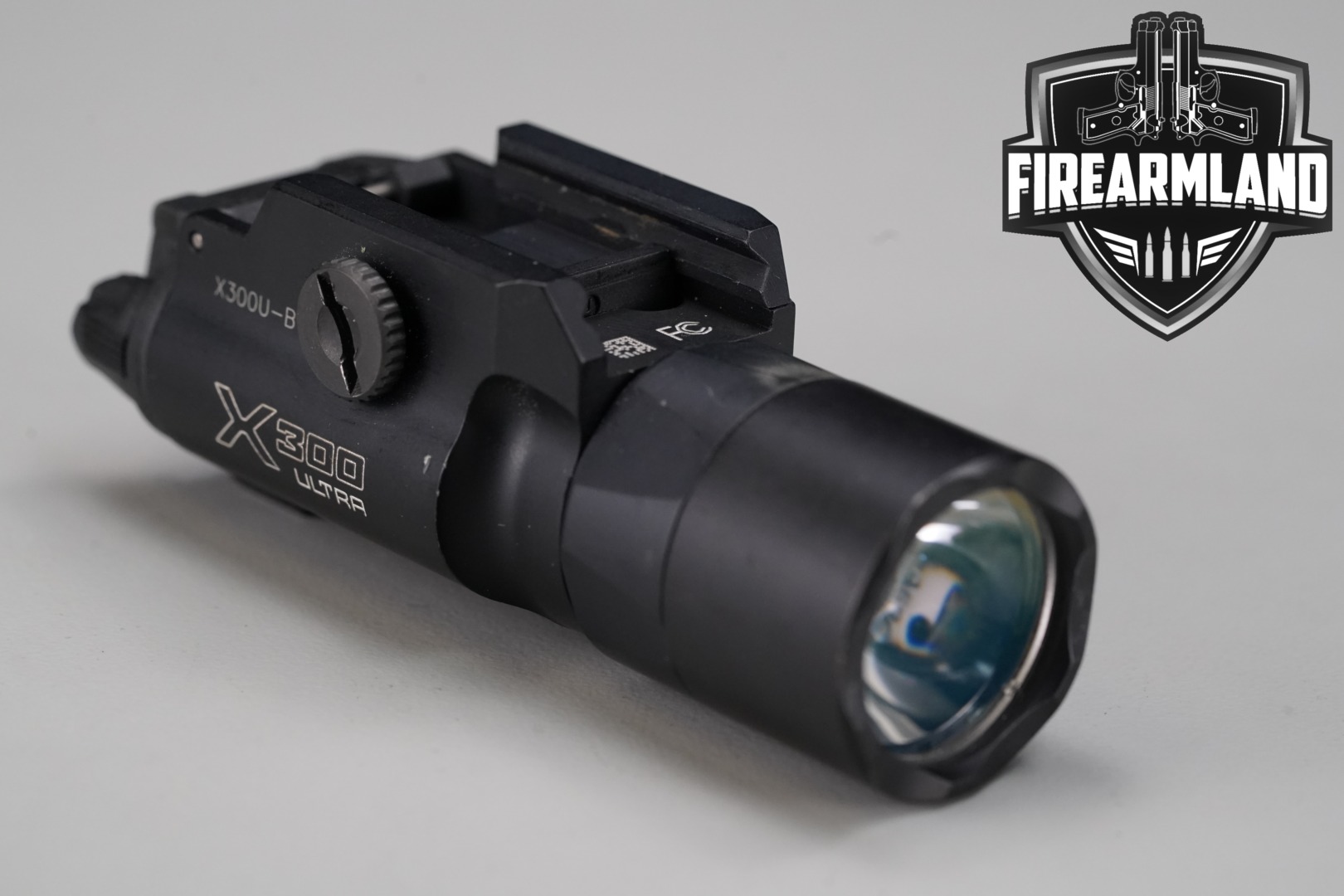 SureFire X300 Ultra 1000 Lumens Black in Good Condition Thumbnail