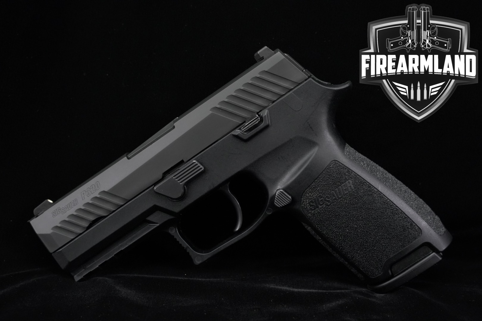 Sig Sauer P320 Carry 9mm Luger Black in Excellent Condition Thumbnail