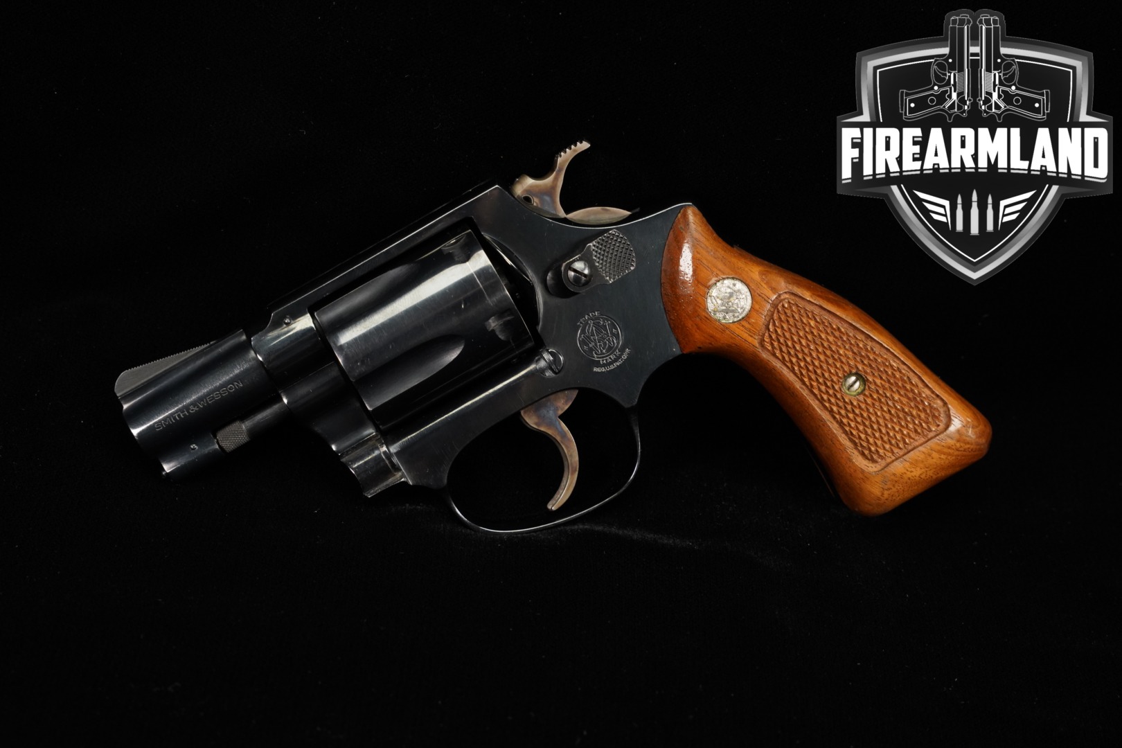 1971-1972 Smith & Wesson (S&W) Model 36 Chiefs Special .38 Spl. Blued in Very Good Condition Thumbnail