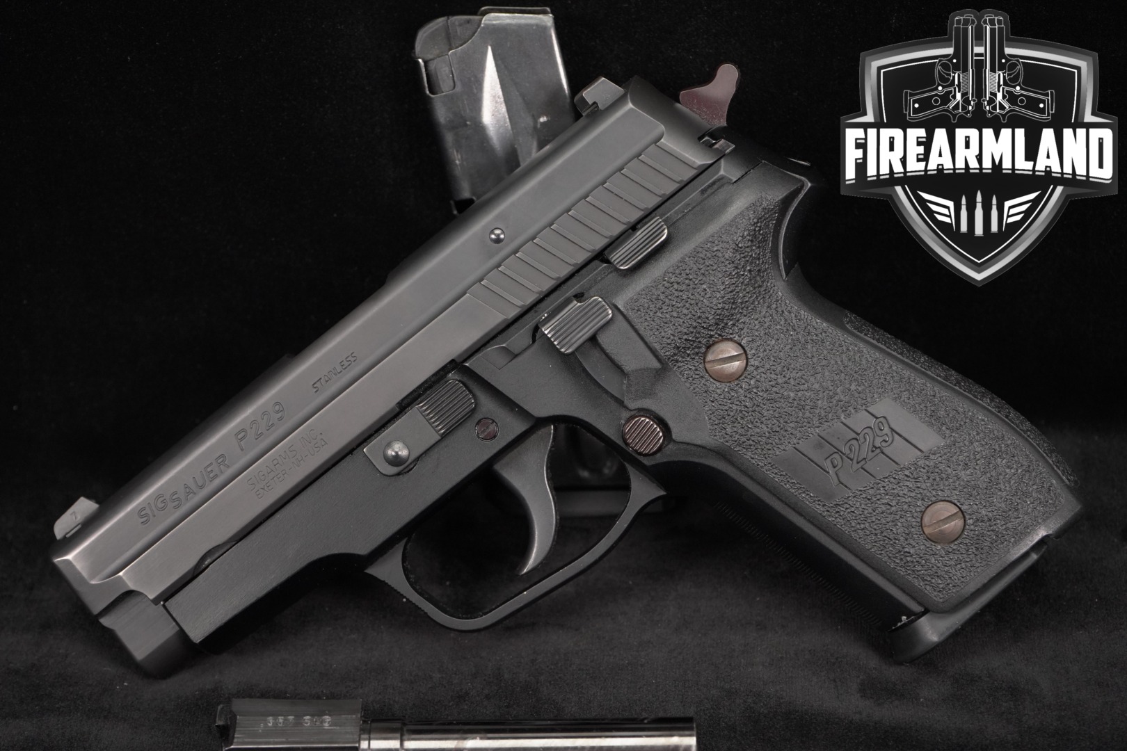 Sig Sauer P229 .40 S&W Black in Very Good Condition Thumbnail