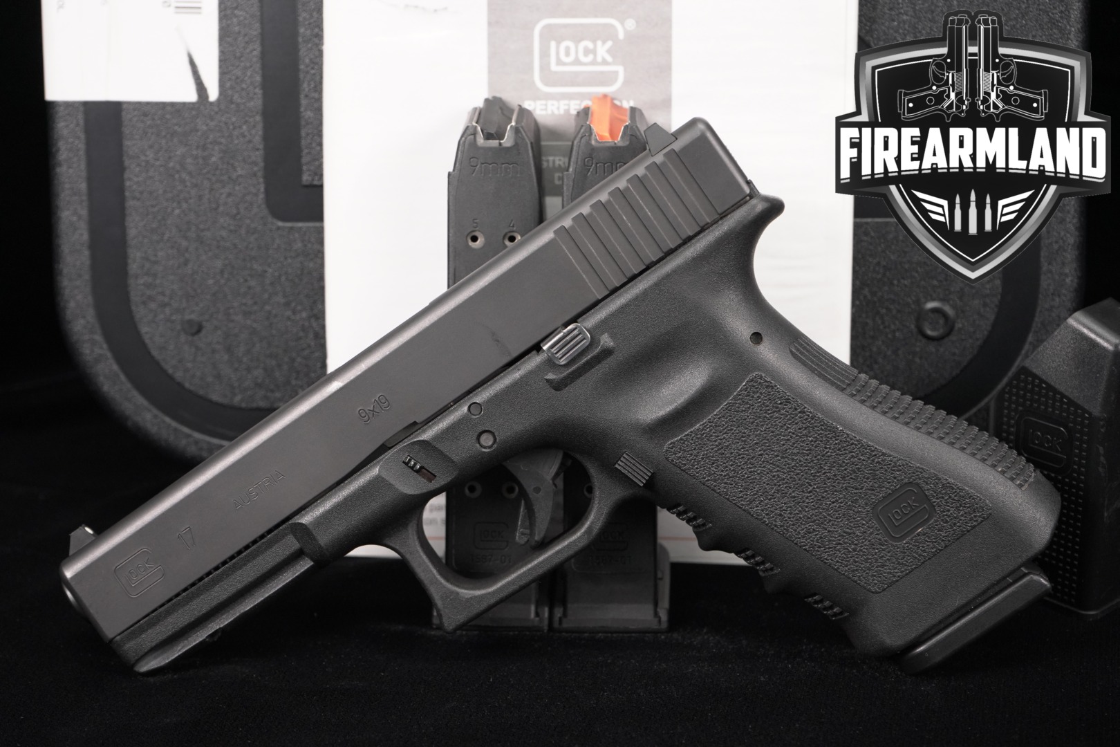 Glock G17 Gen 3 9mm Luger Black in Very Good Condition Thumbnail
