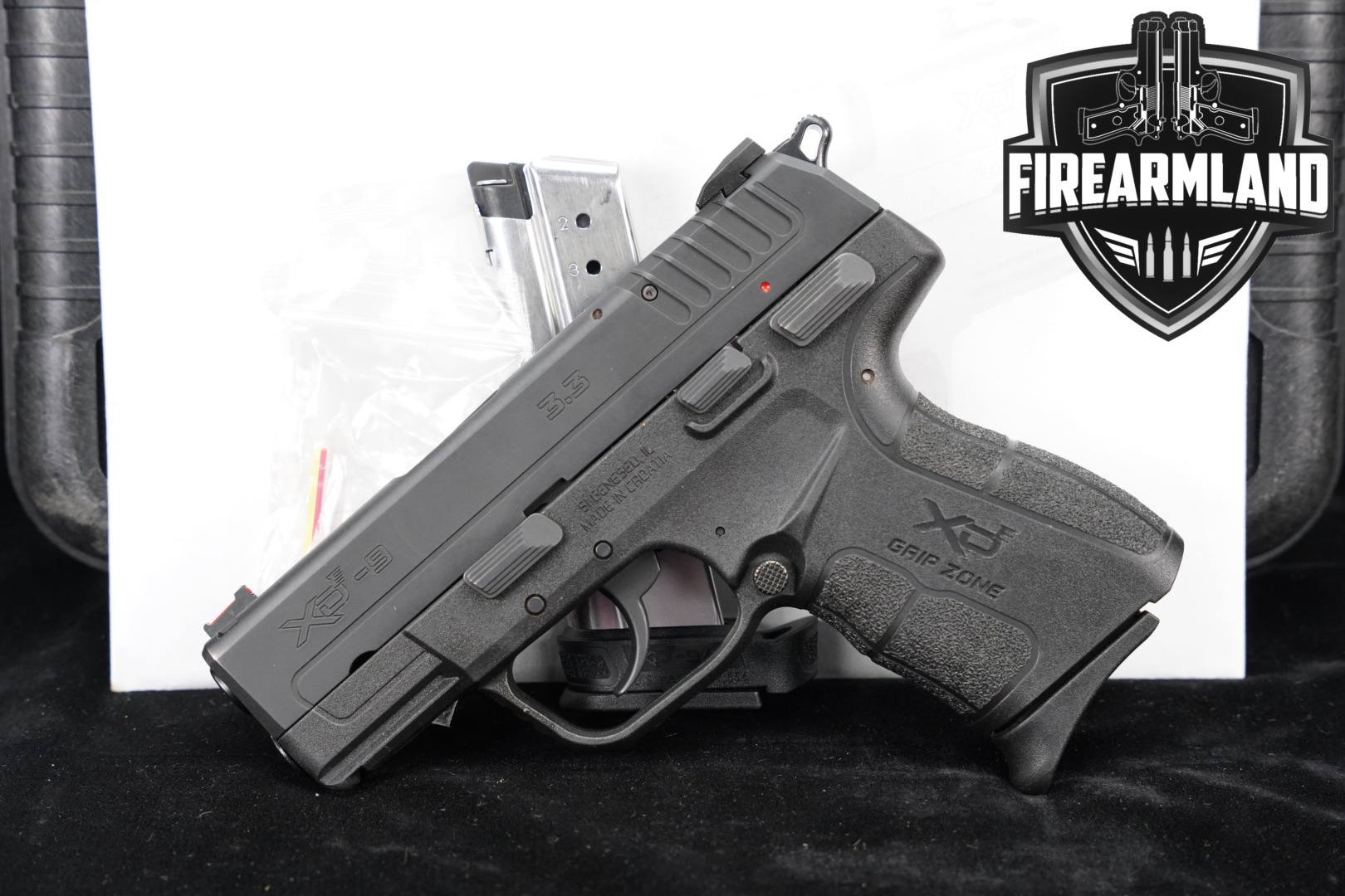 Springfield Armory XD-E 3.3 9mm Luger Black in Very Good Condition Thumbnail