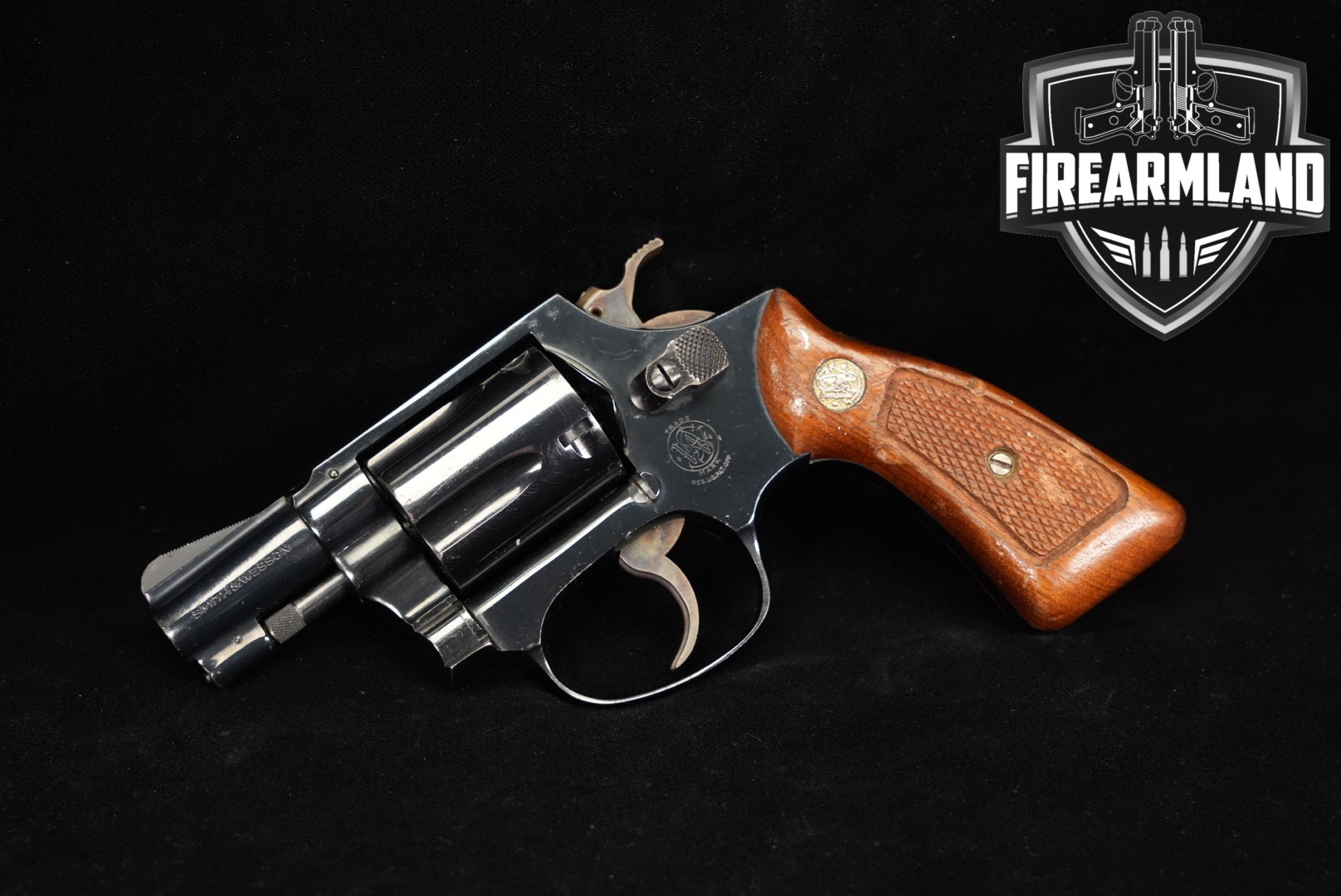 1973-1974 Smith & Wesson (S&W) Model 36 Chiefs Special, No Dash .38 Spl. Polished Blue in Good Condition Thumbnail