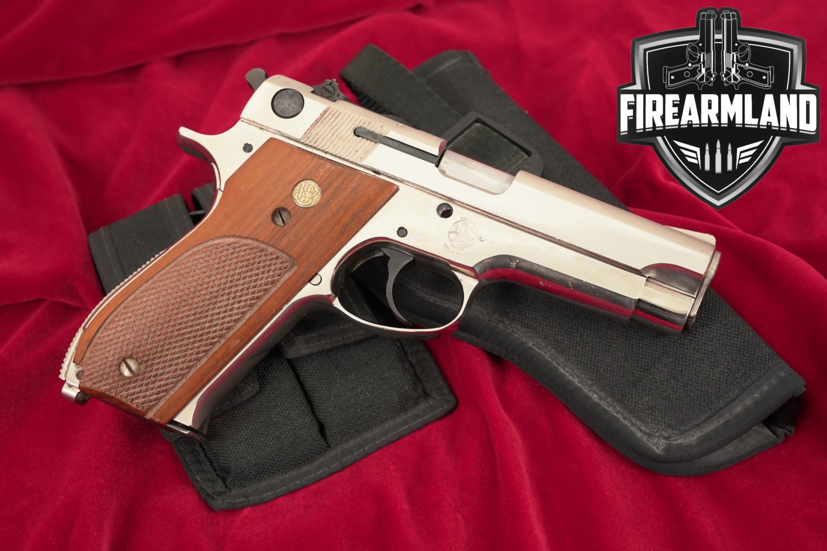 1979-1980 Smith & Wesson (S&W) Model 39-2 9mm Luger Bright Nickel in Good Condition Thumbnail