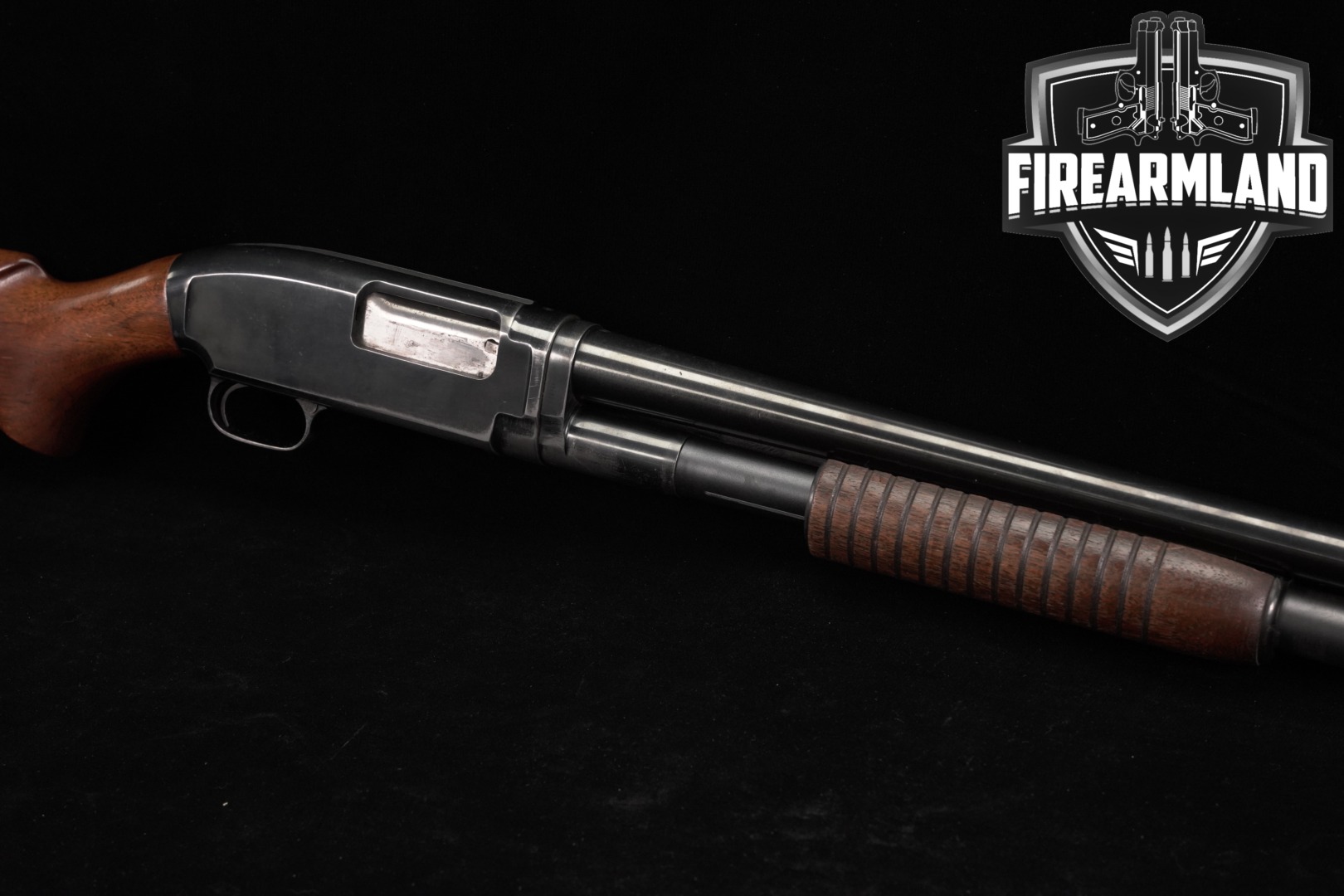 1955 Winchester Repeating Arms Model 12 Field Grade 12 Gauge Blued & Walnut in Good Condition Thumbnail