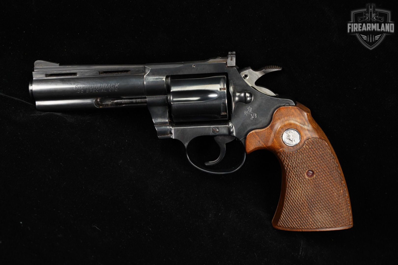 1967 Colt Diamondback 38 Special 4" Blued VENT-RIB-img-4