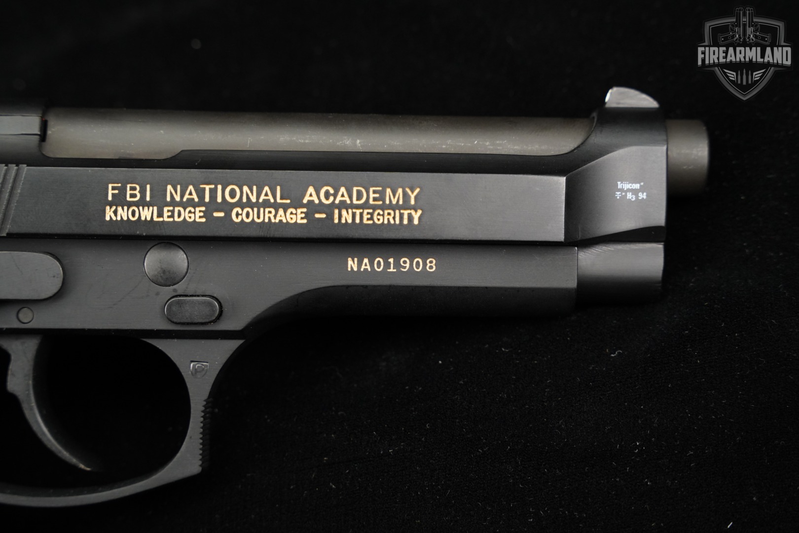Beretta Mod 92FS FBI National Academy COMMEMORATIVE 9mm 4.92" 92 FS DA/SA-img-13